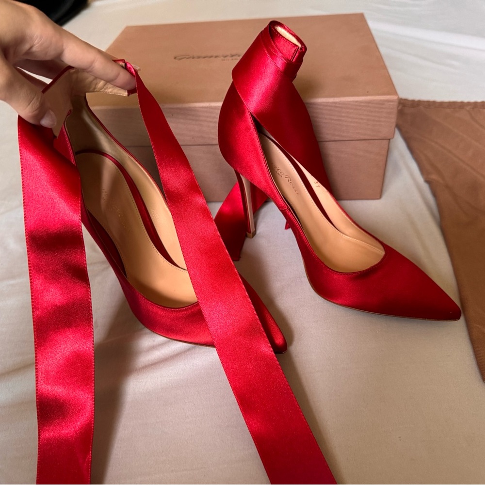 BRAND NEW Gianvito Rossi Gala Red Pump - Size 37